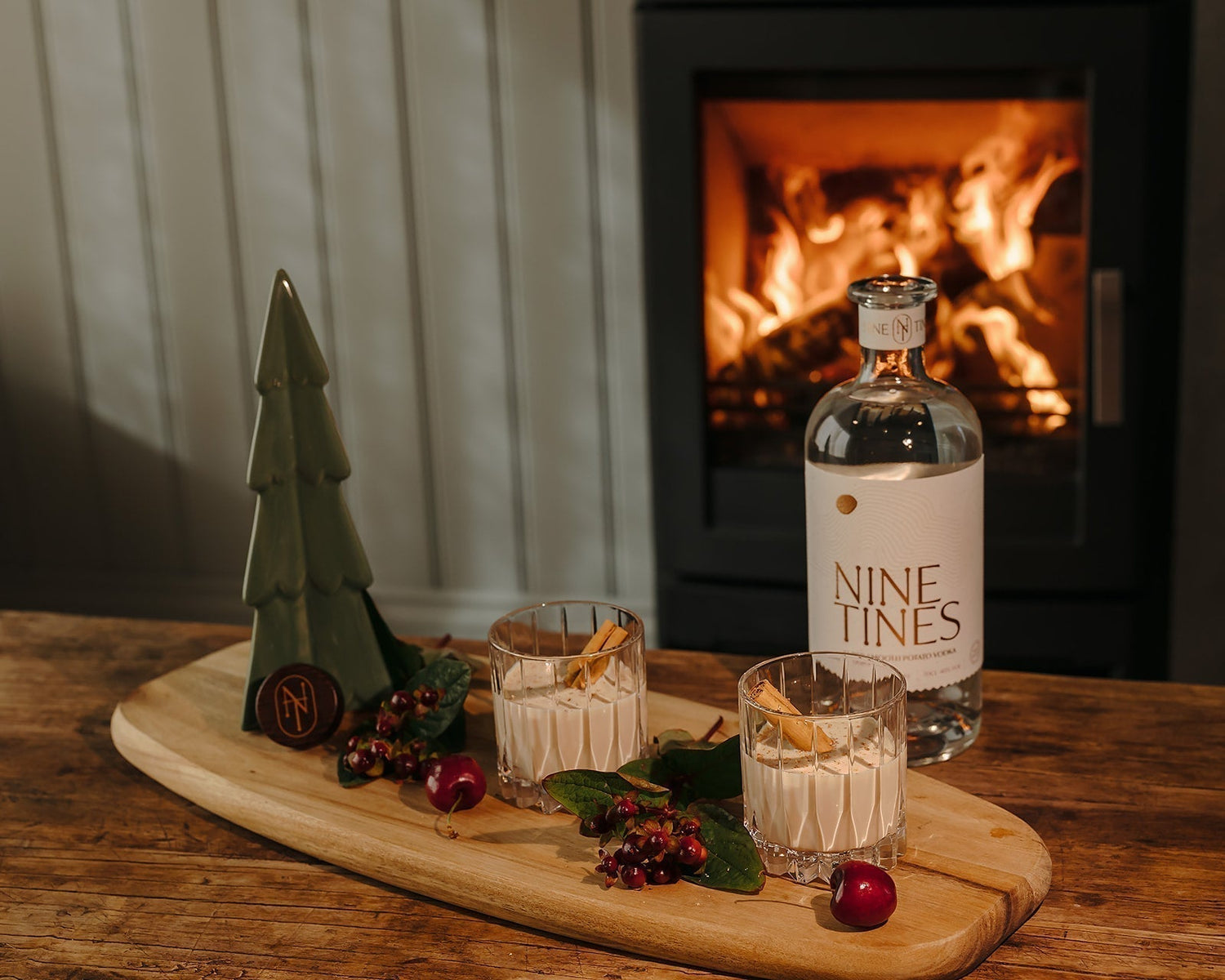 Nine Tines White Russian cocktail served over ice with cream layer and nutmeg garnish